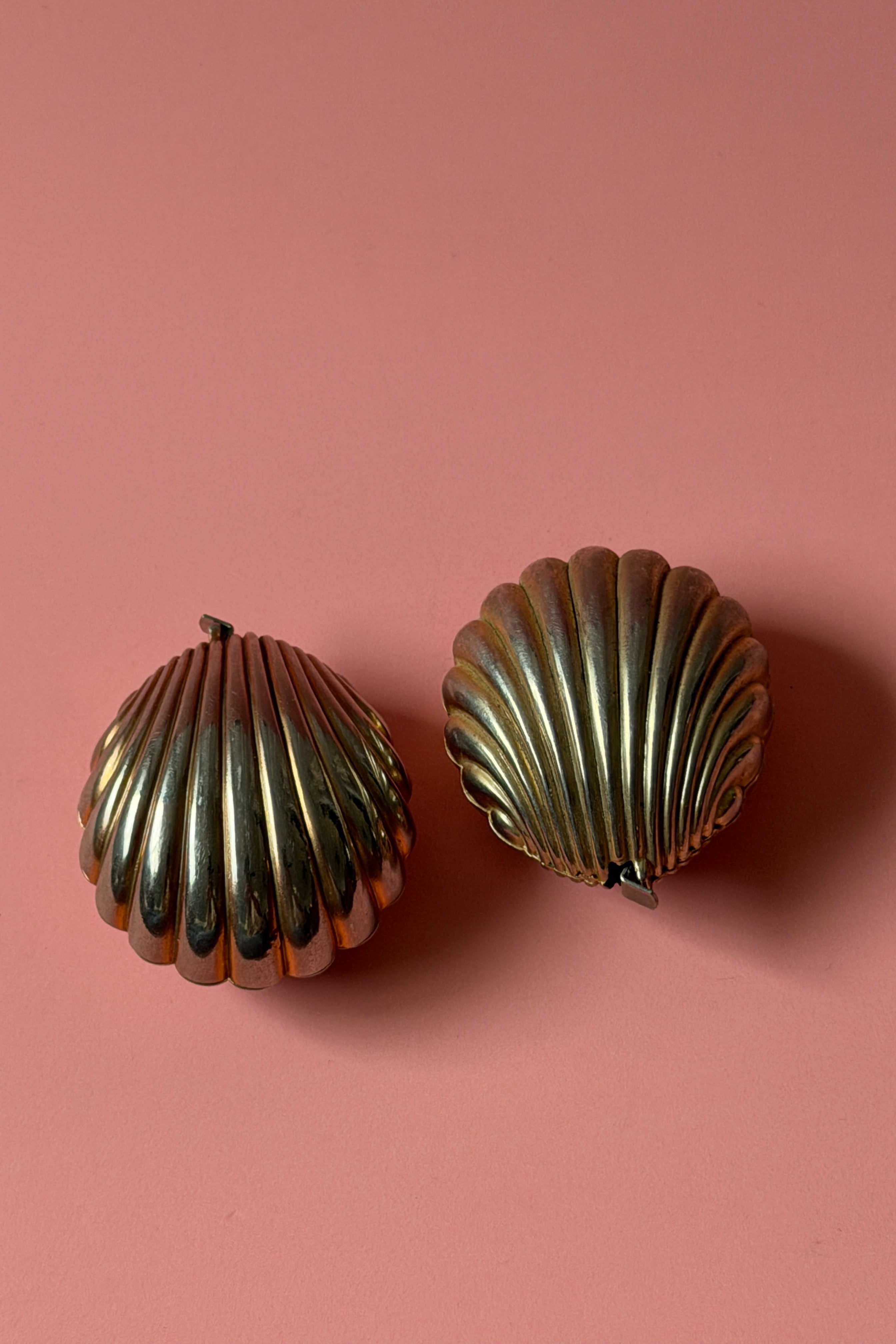 .017 Vintage Seashell Measuring Tape