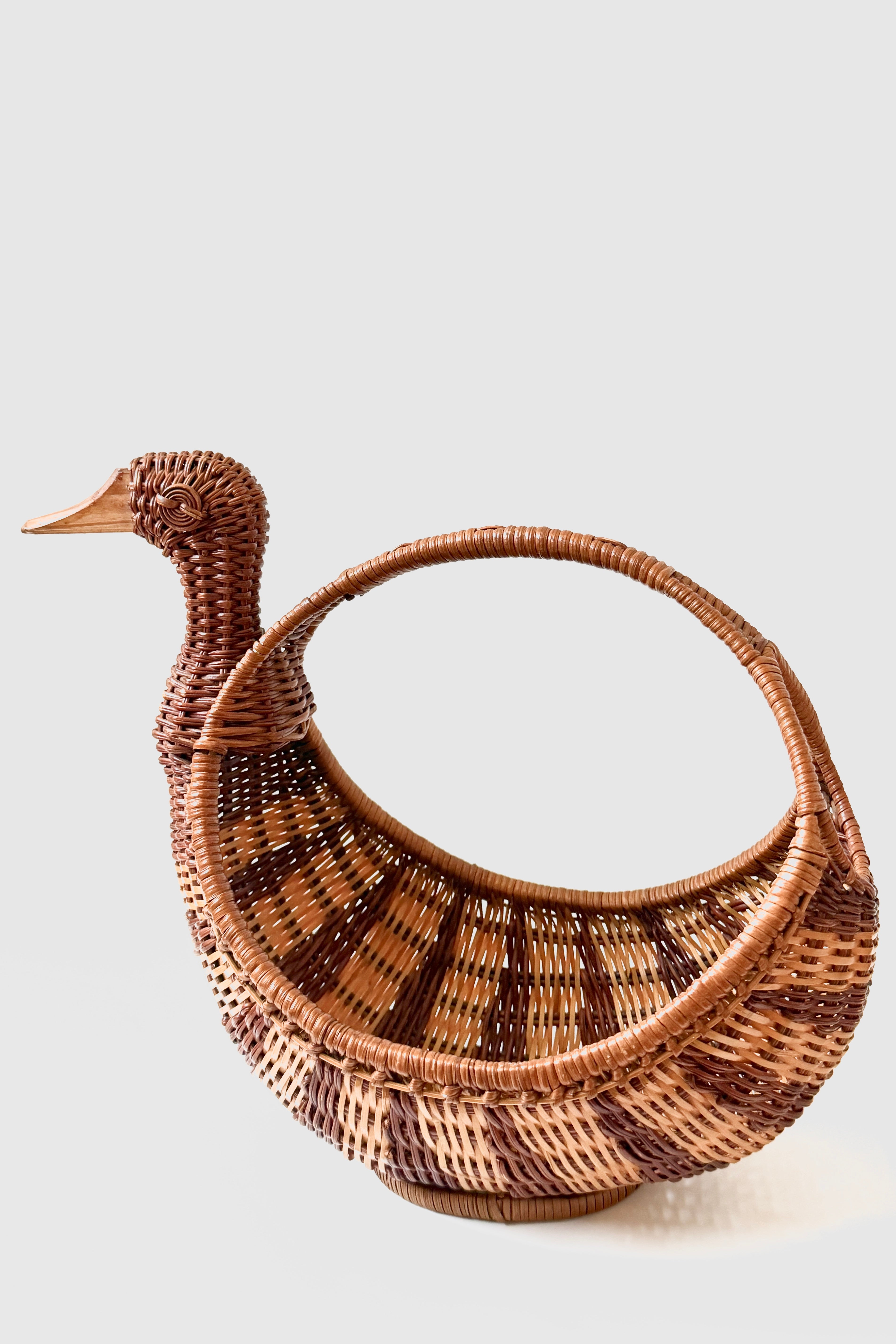 .004 Vintage Swan Basket