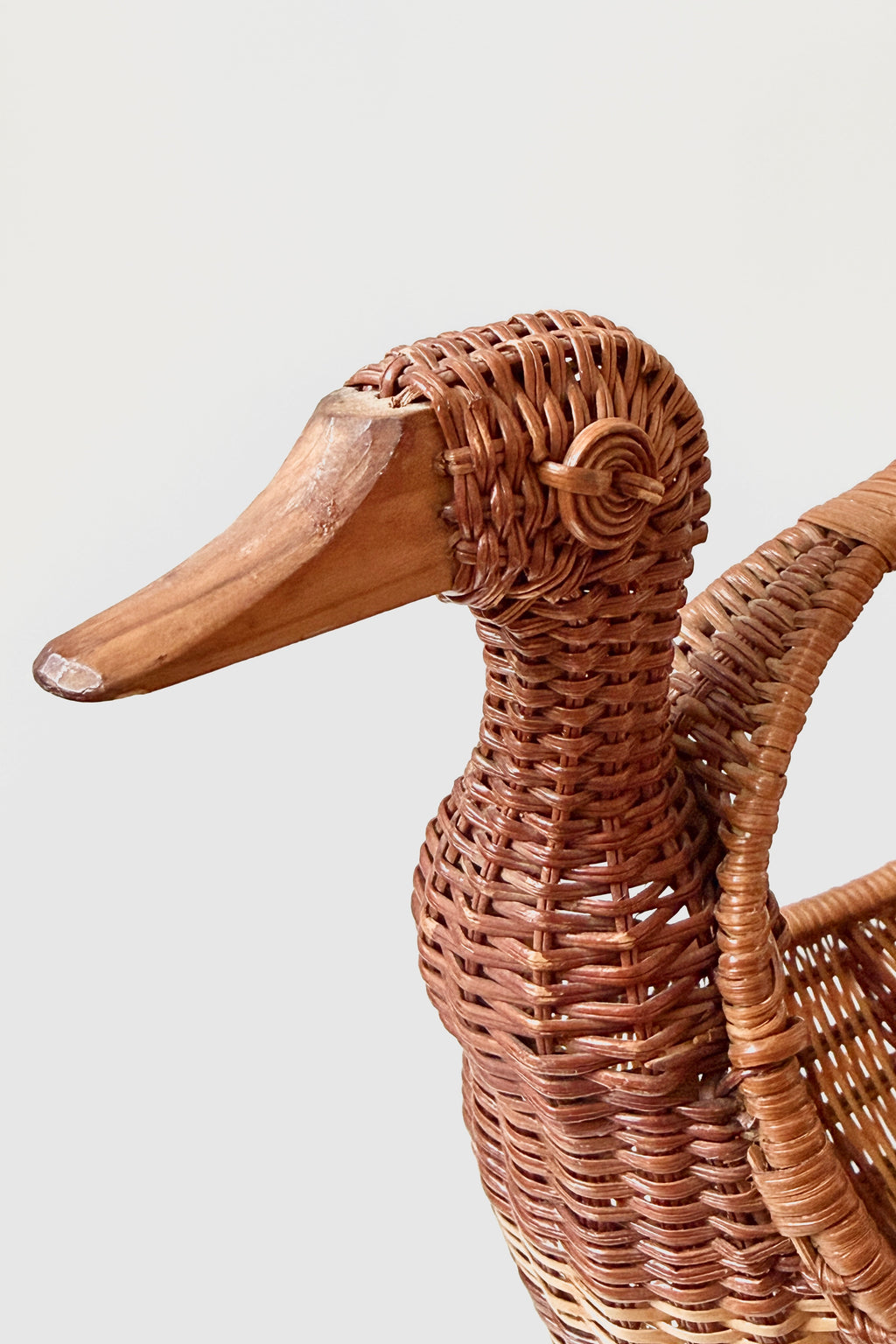 .004 Vintage Swan Basket