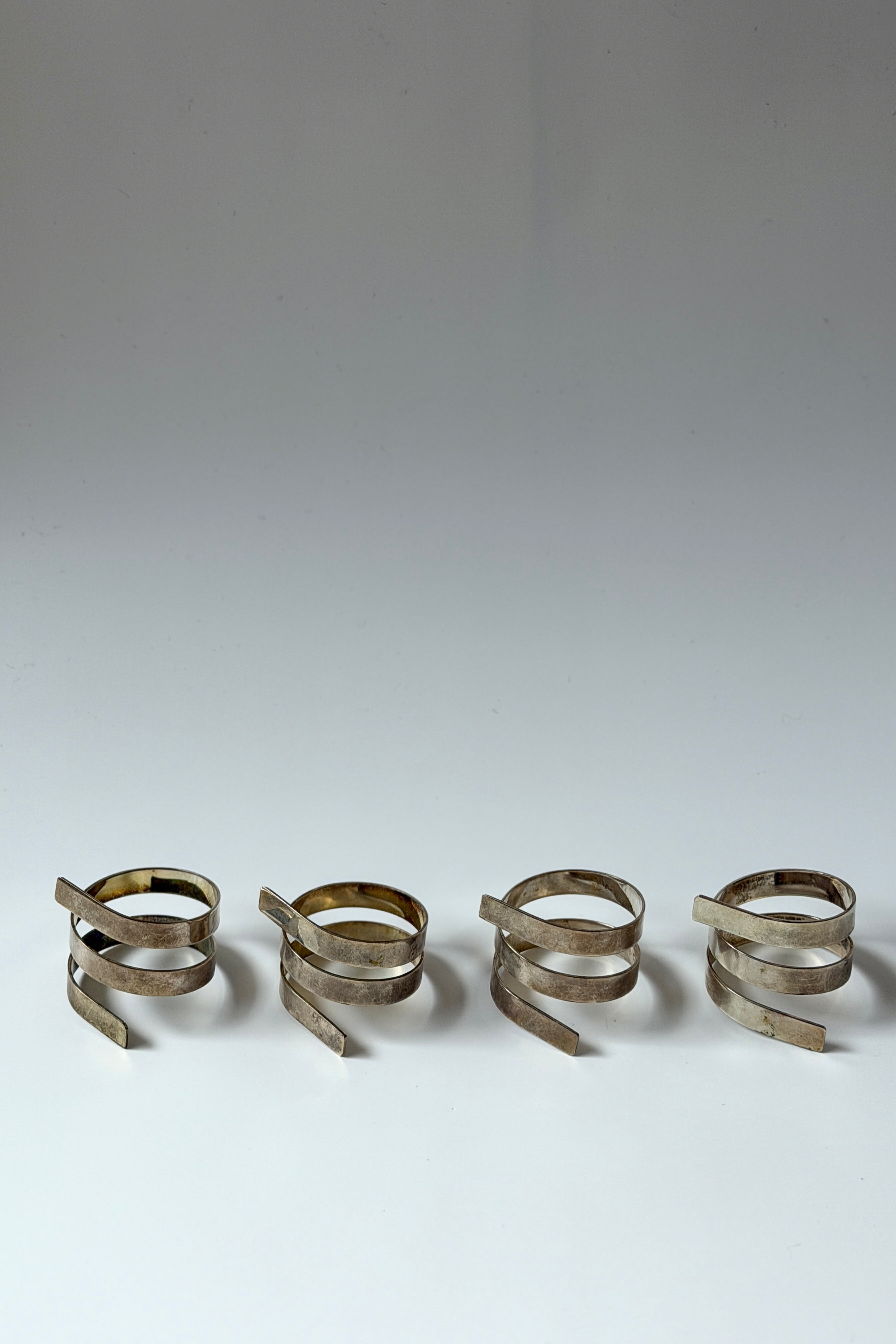 .012 Vintage Spiral Metal Napkin Rings (4)