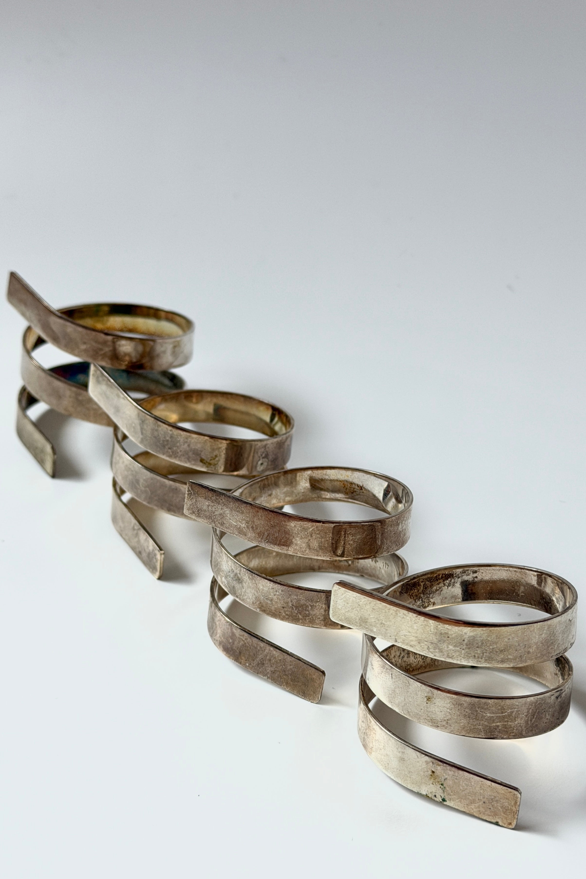 .012 Vintage Spiral Metal Napkin Rings (4)