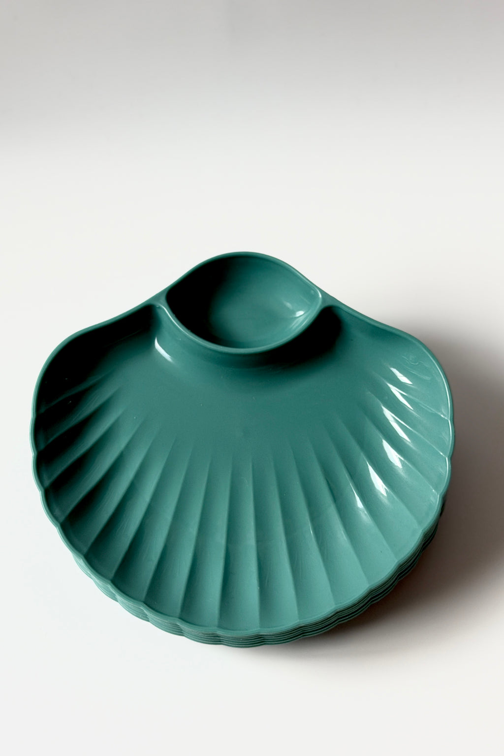 .020 Vintage Shell Snack Plates